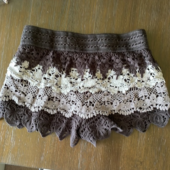 No boundaries eyelet shorts size medium 7-9 - Picture 5 of 5